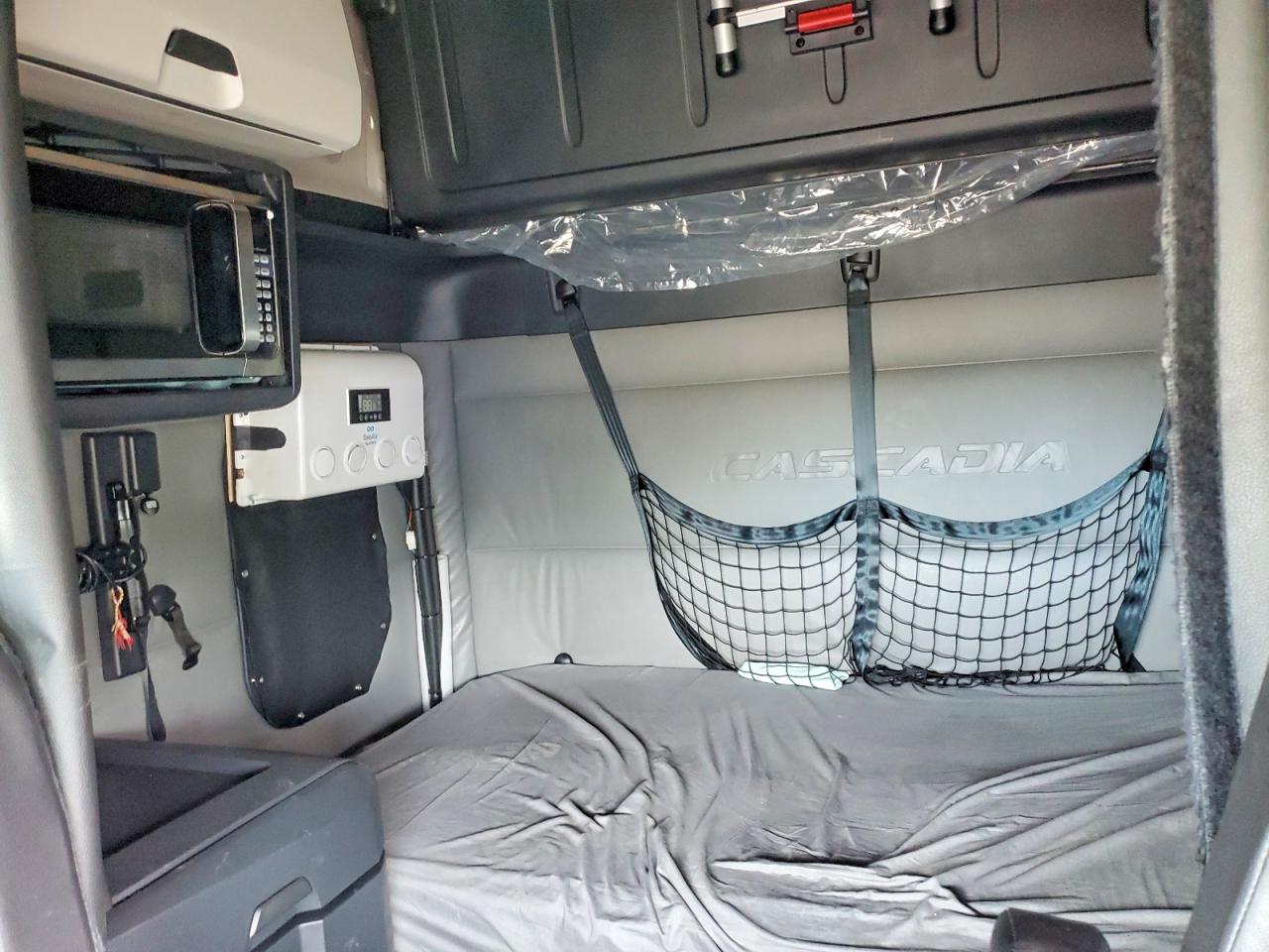 FREIGHTLINER CASCADIA 126 2022 — 7