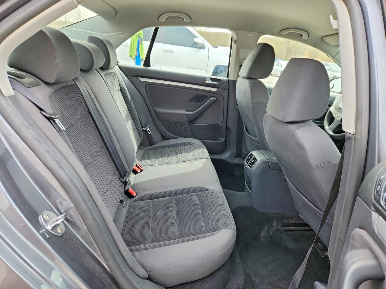 VOLKSWAGEN JETTA 2009 — 11