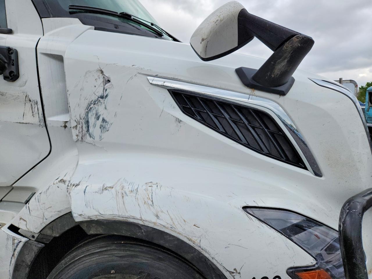 VOLVO VNL 2026 — 8
