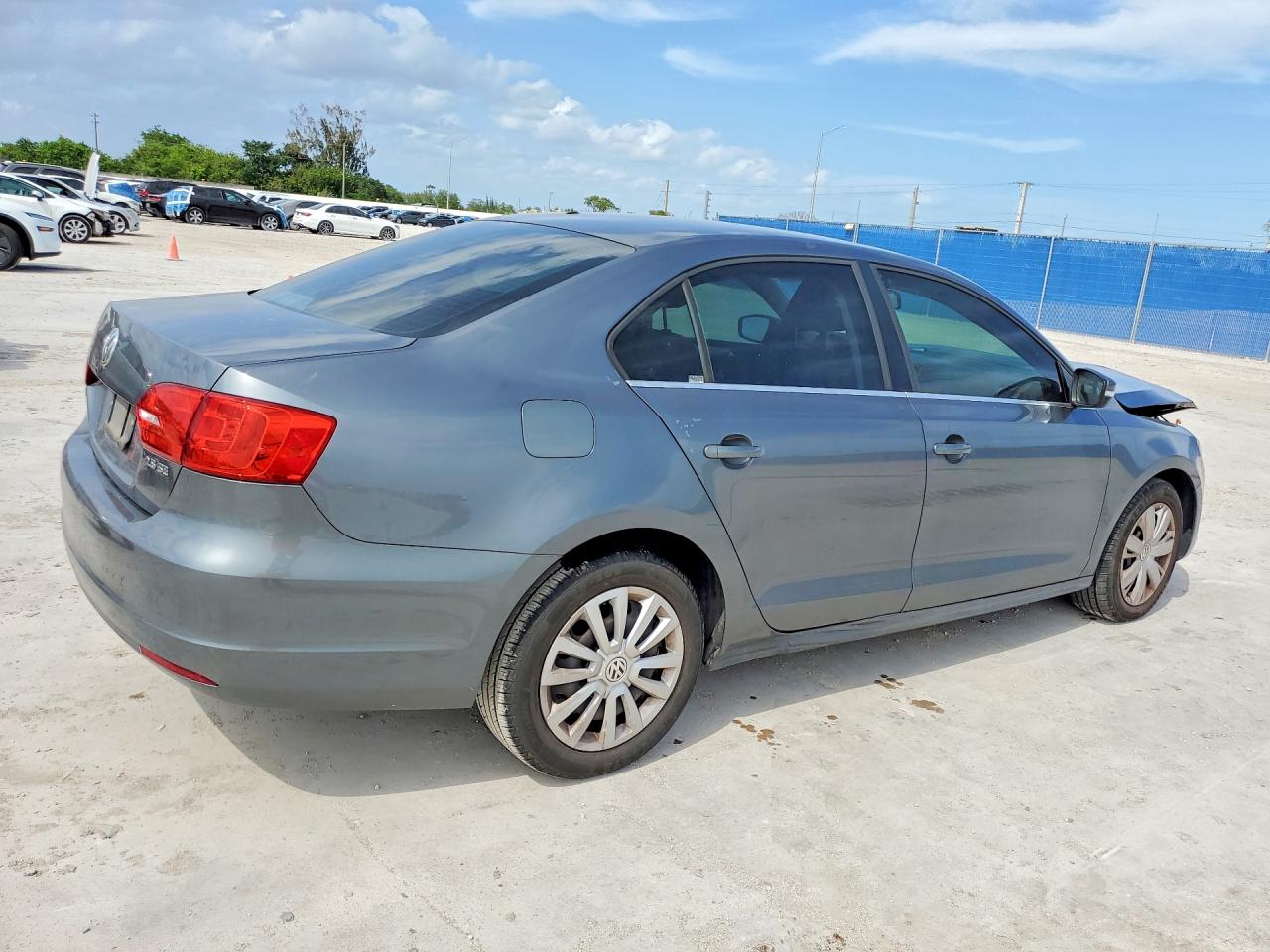 VOLKSWAGEN JETTA 2013 — 4