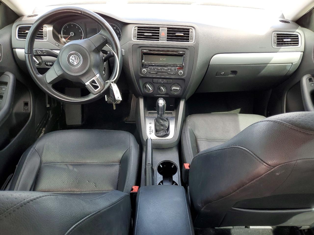 VOLKSWAGEN JETTA 2013 — 9