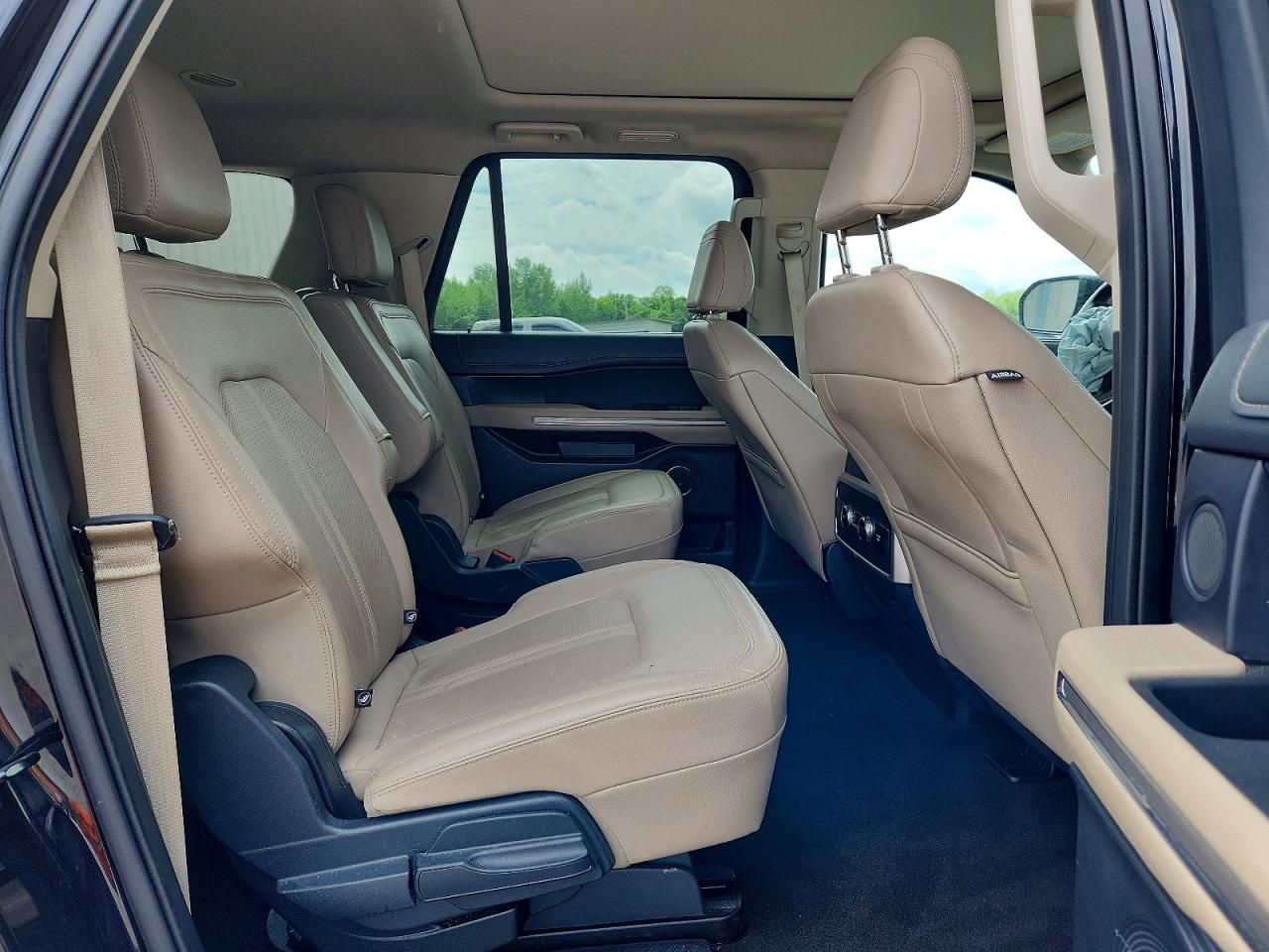 FORD EXPEDITION 2024 — 12