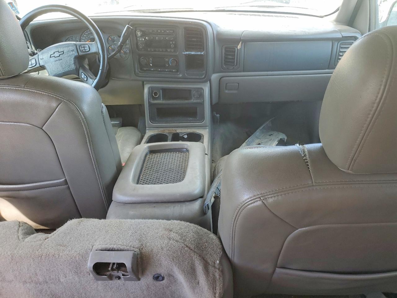CHEVROLET SUBURBAN 2005 — 9