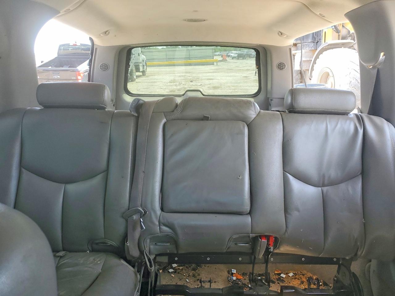 CHEVROLET SUBURBAN 2005 — 11