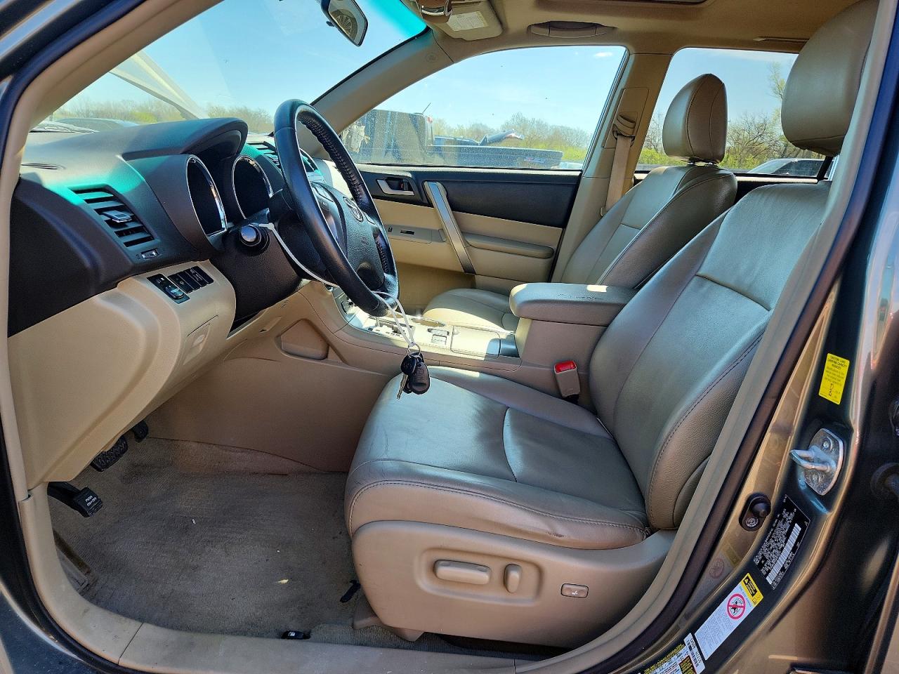 TOYOTA HIGHLANDER 2010 — 8
