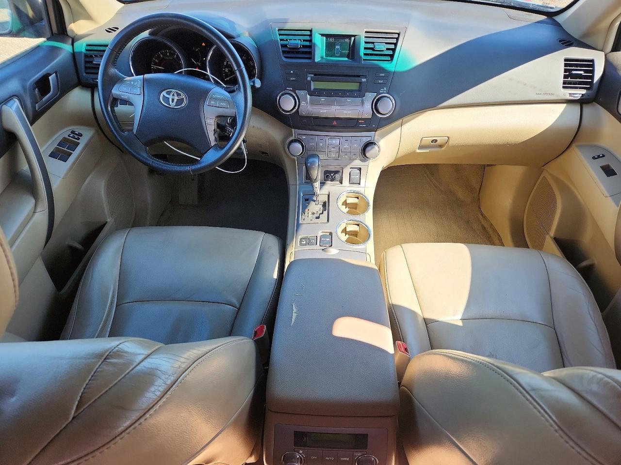 TOYOTA HIGHLANDER 2010 — 9