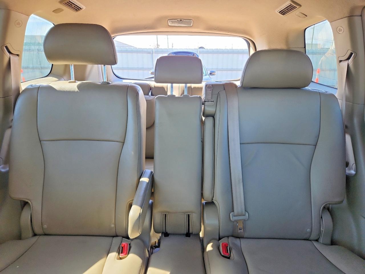TOYOTA HIGHLANDER 2010 — 11