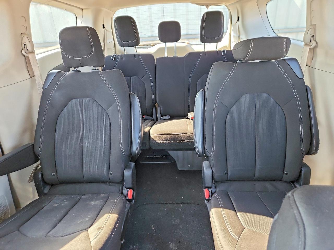 CHRYSLER VOYAGER 2022 — 11