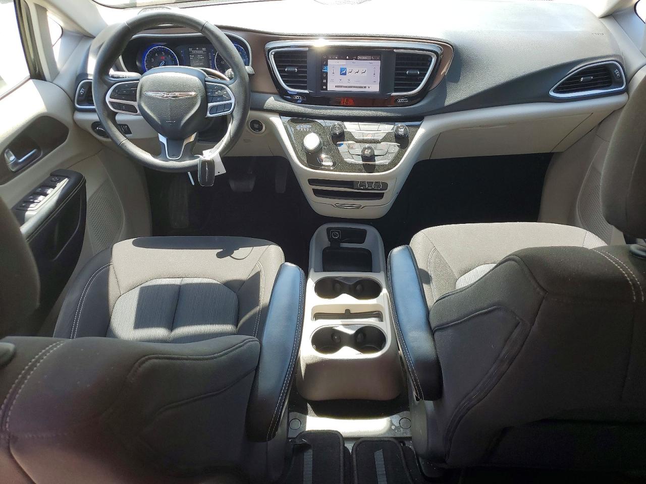 CHRYSLER VOYAGER 2022 — 9