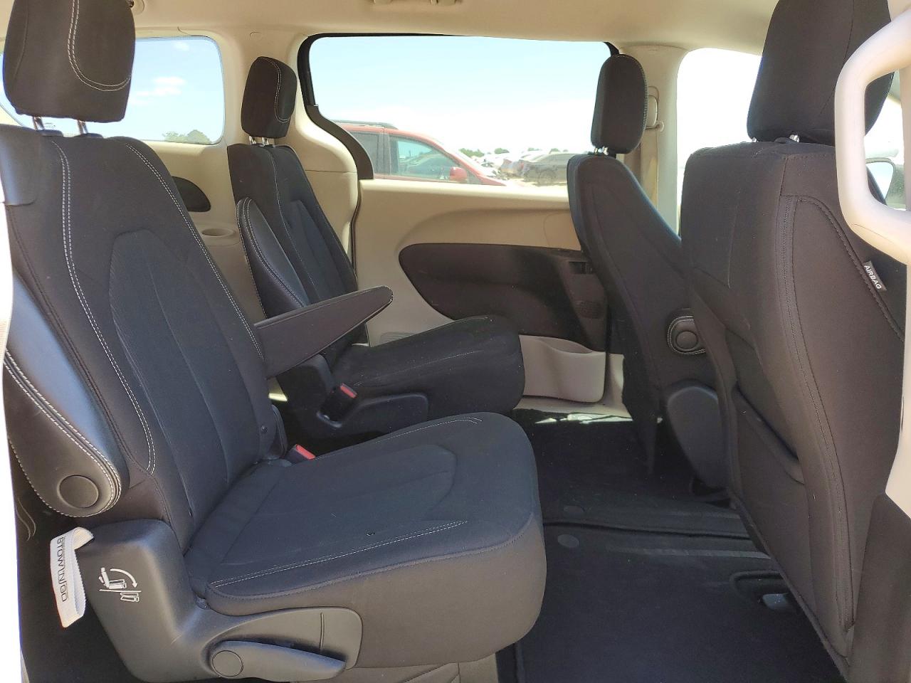 CHRYSLER VOYAGER 2022 — 12