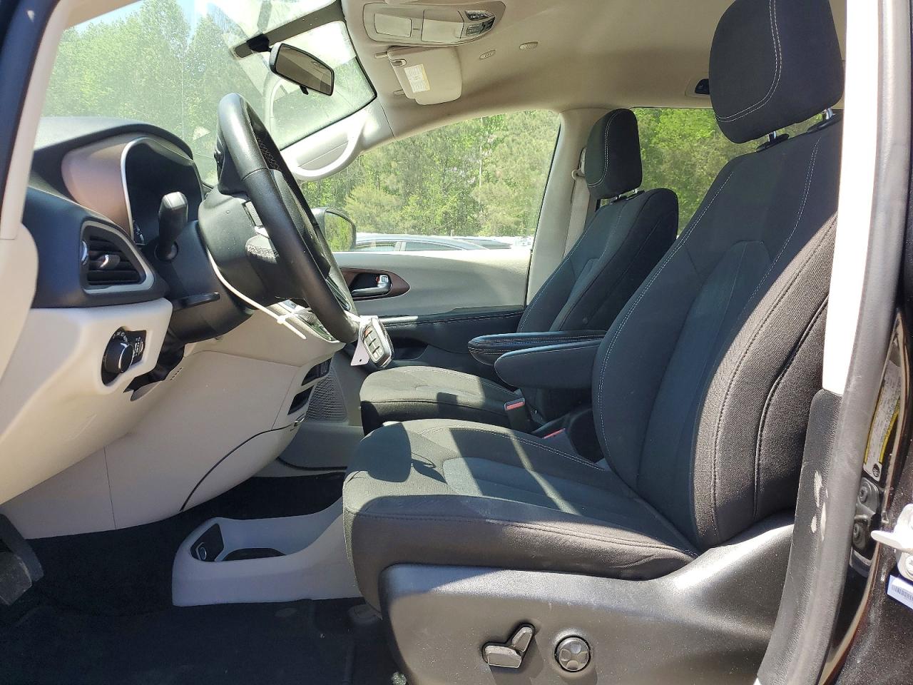 CHRYSLER VOYAGER 2022 — 8