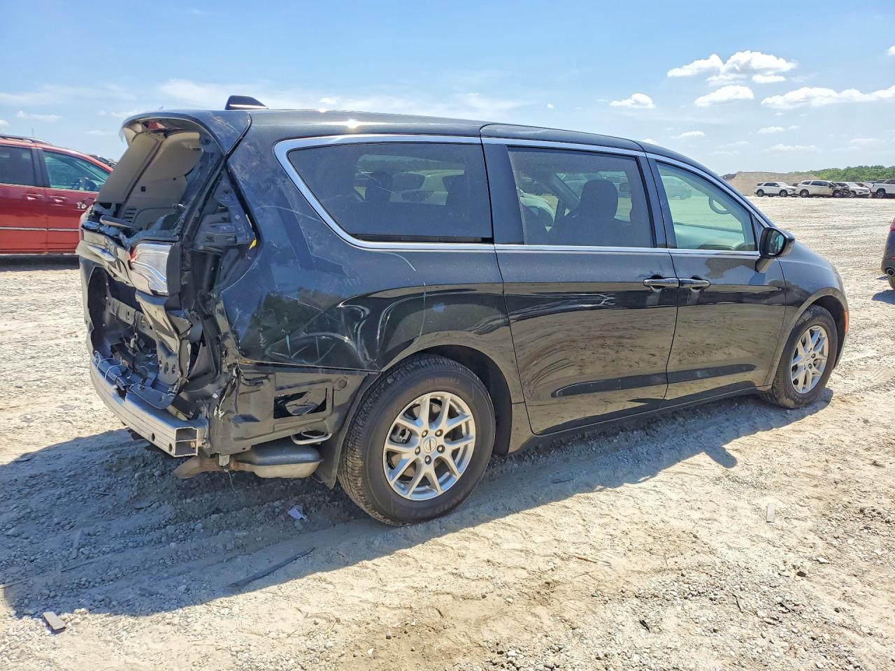 CHRYSLER VOYAGER 2022 — 4