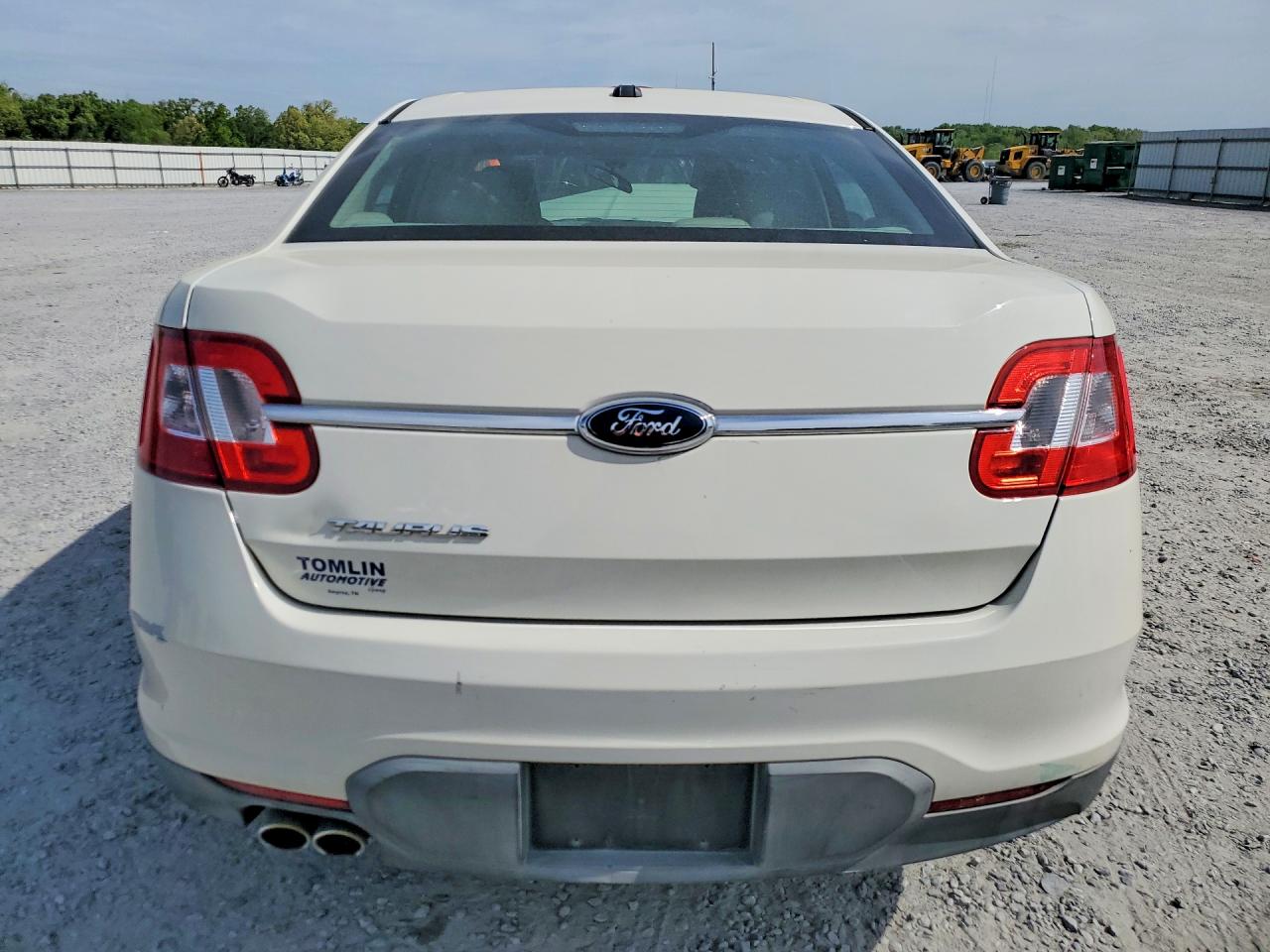FORD TAURUS 2010 — 7