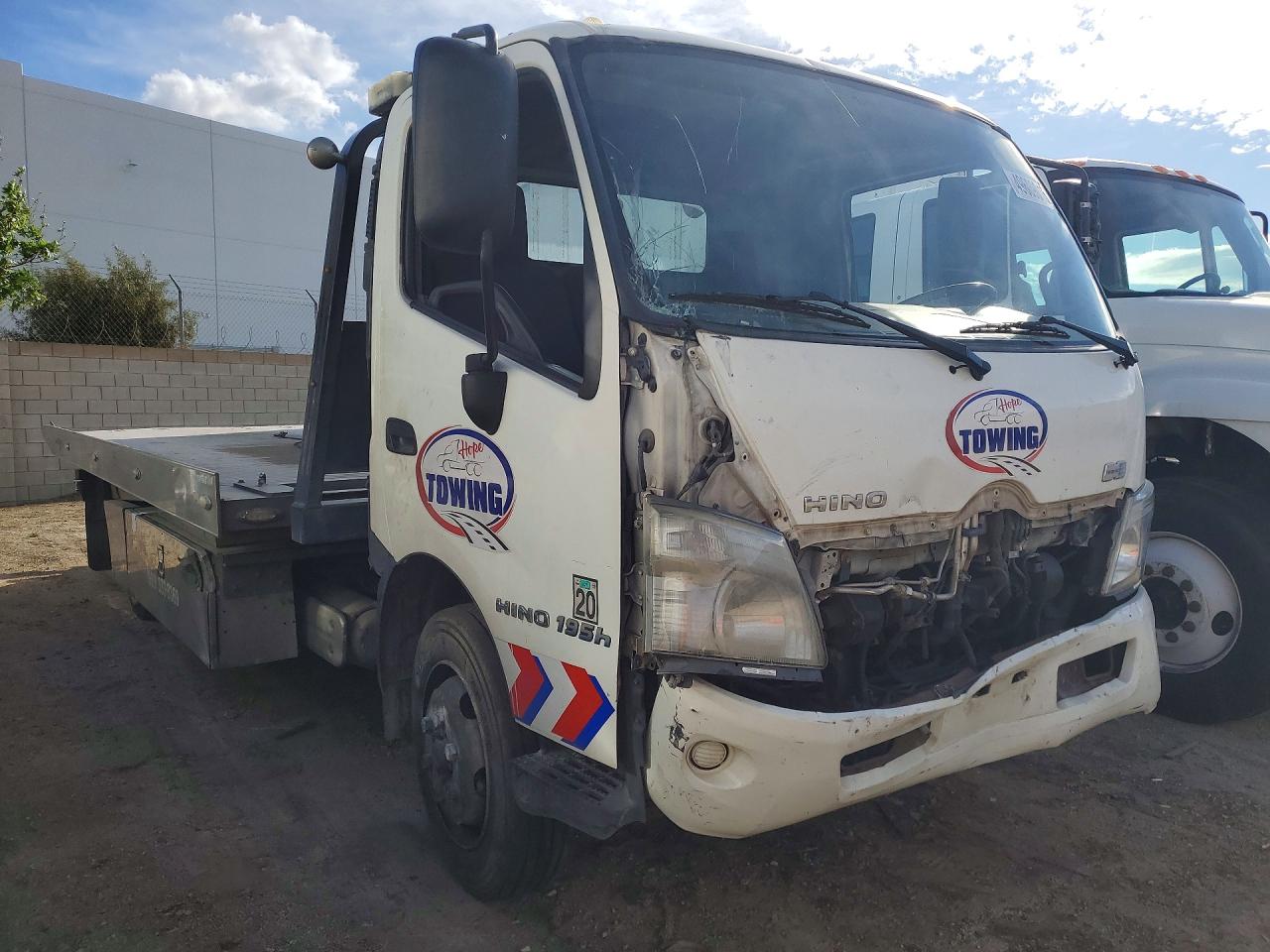 2016 HINO 195