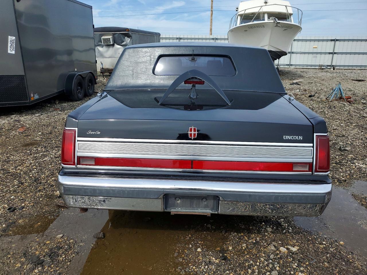 LINCOLN TOWN CAR 1989 — 7