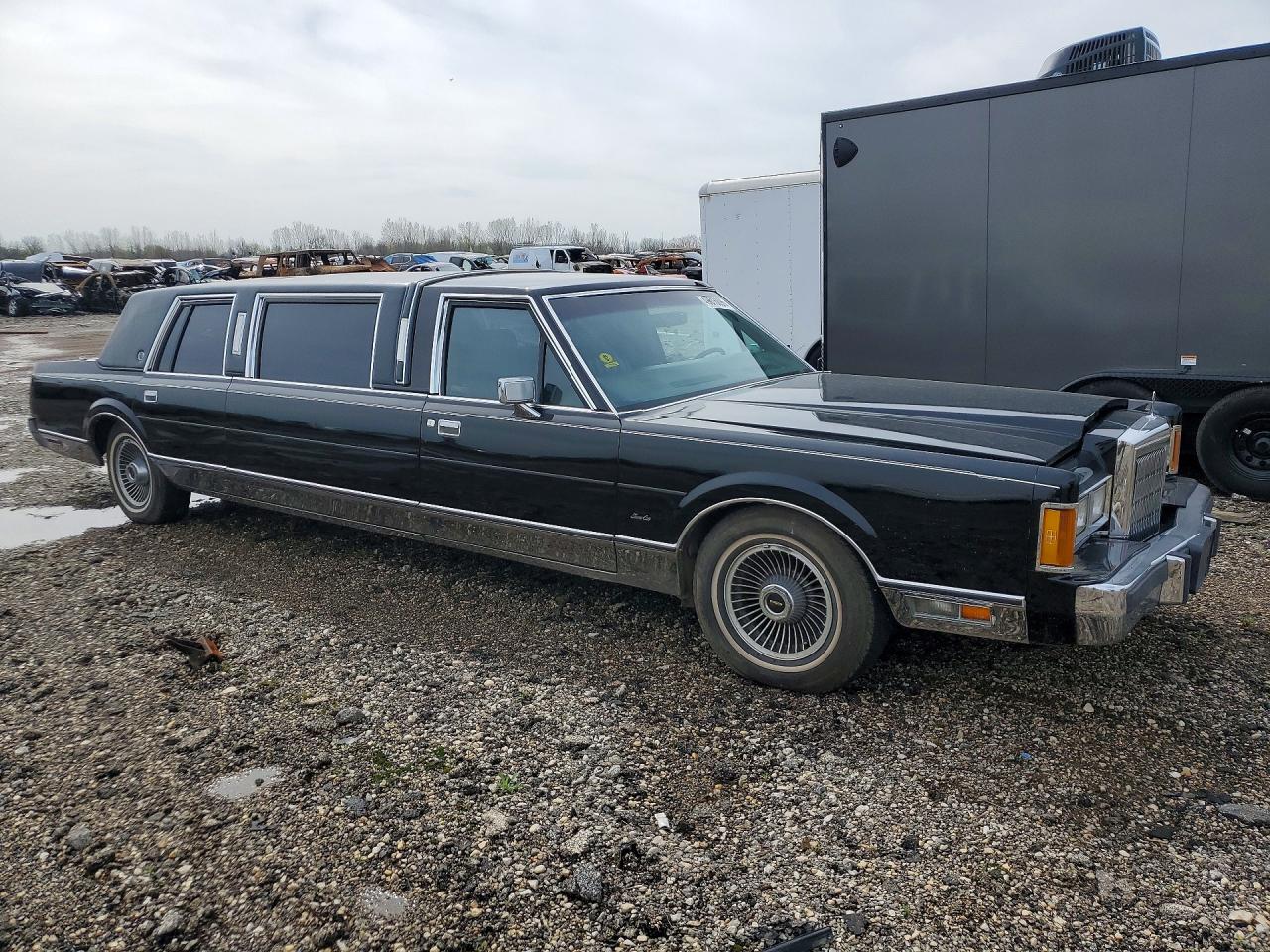 LINCOLN TOWN CAR 1989 — 5