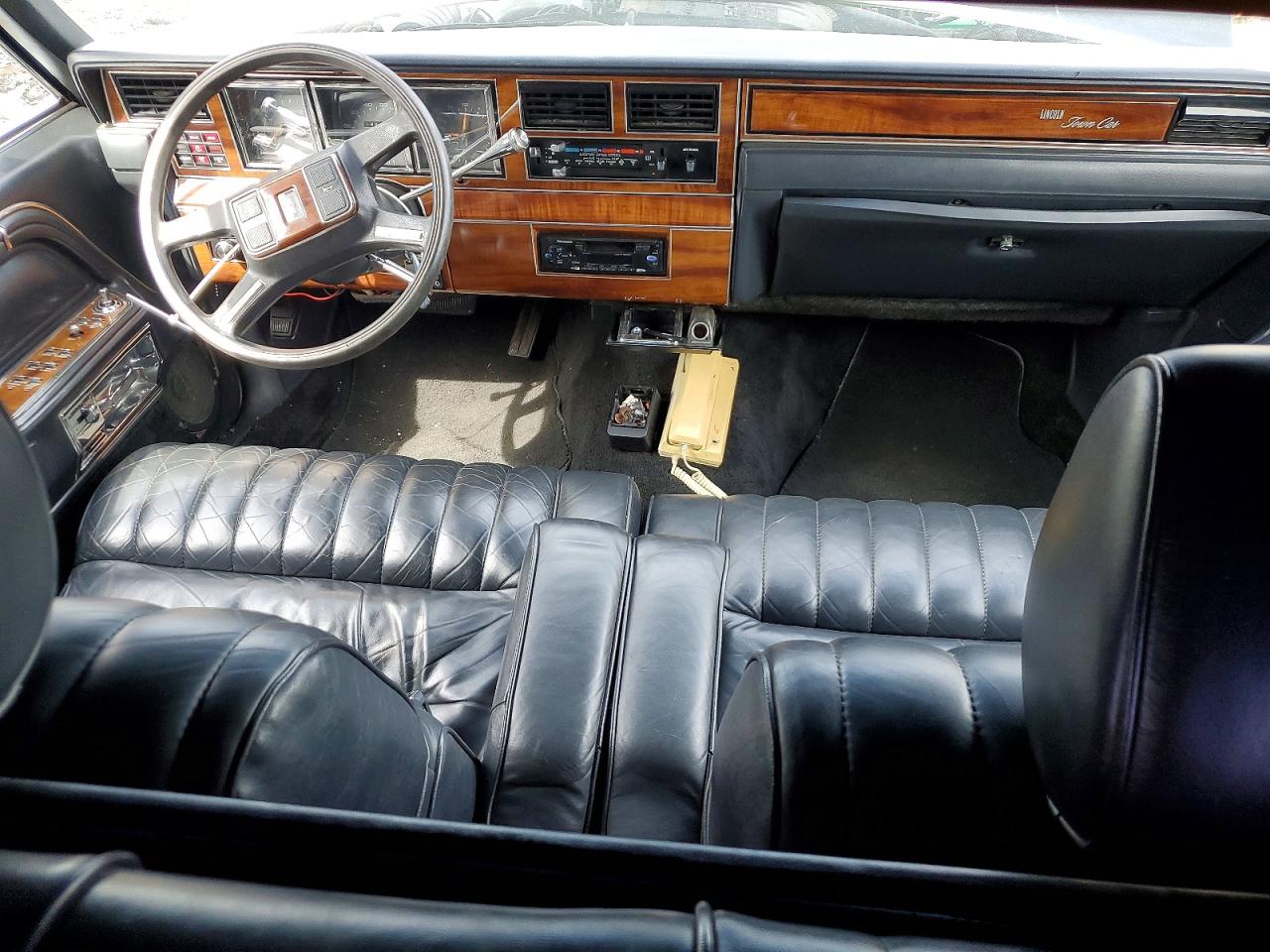 LINCOLN TOWN CAR 1989 — 9