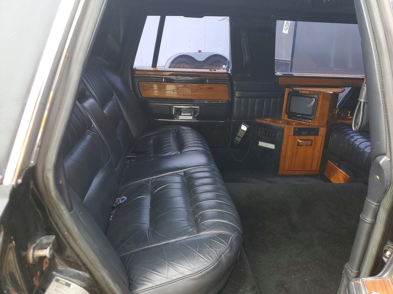LINCOLN TOWN CAR 1989 — 11