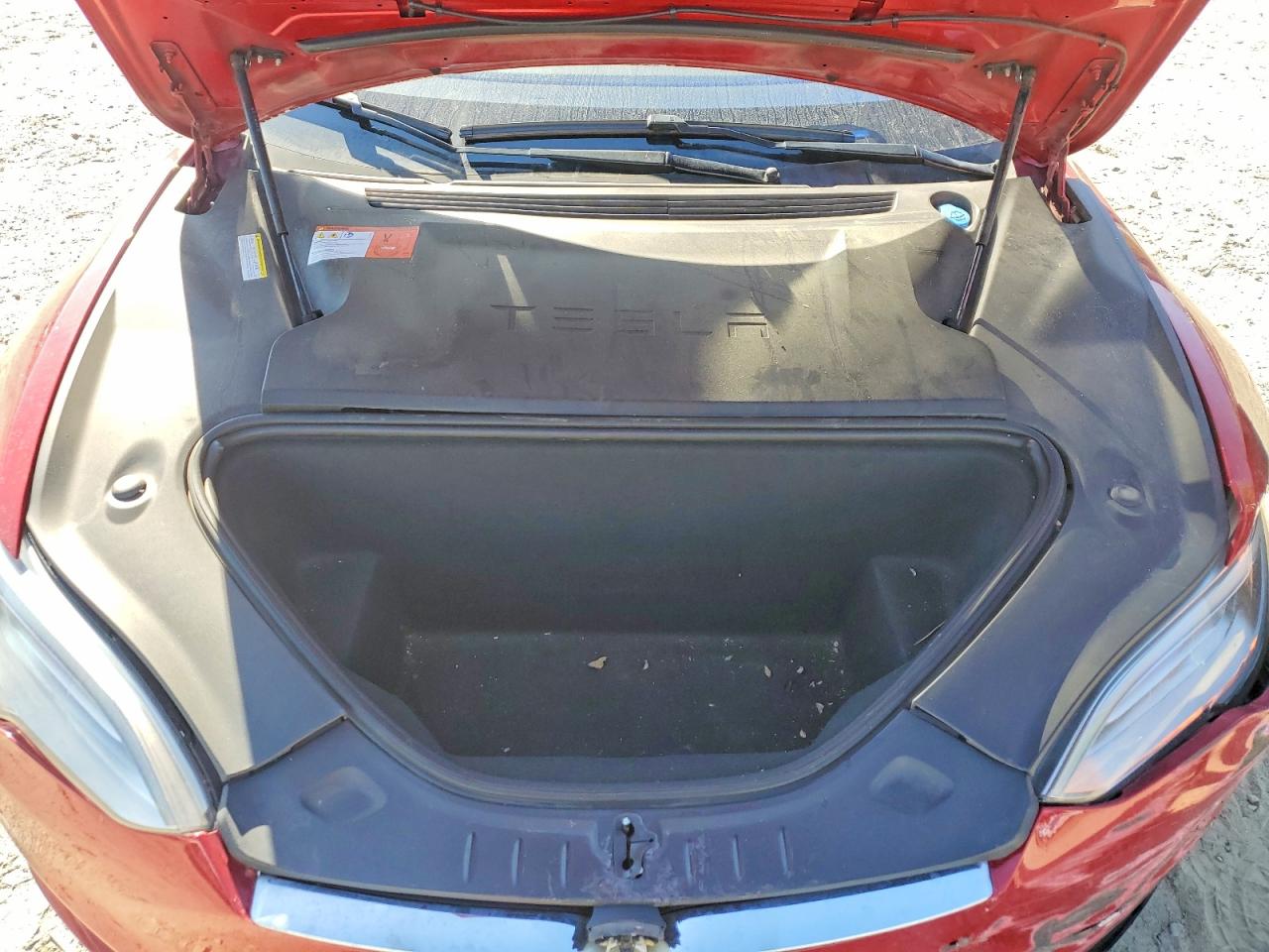TESLA MODEL S 2016 — 12