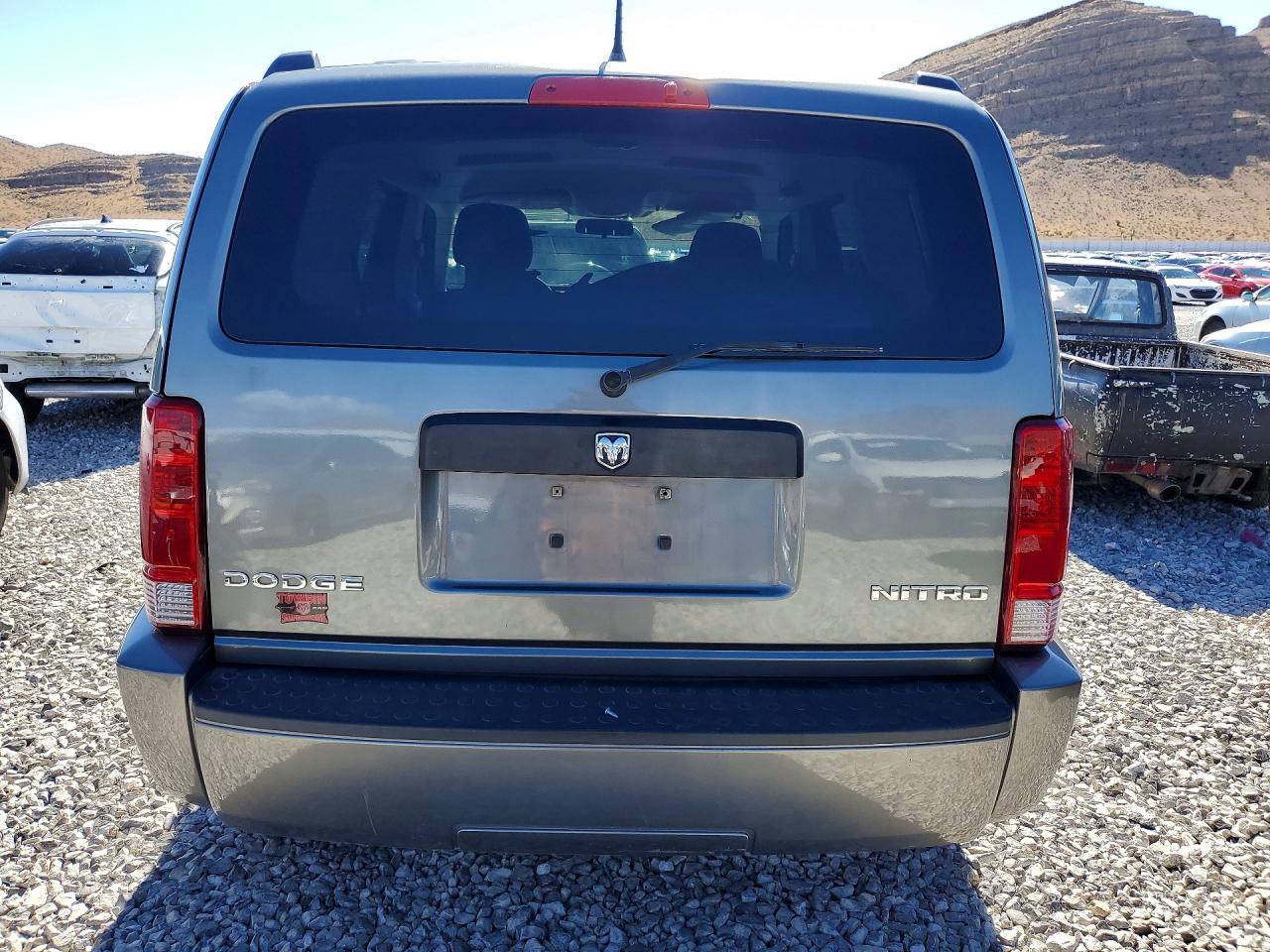 DODGE NITRO 2011 — 7