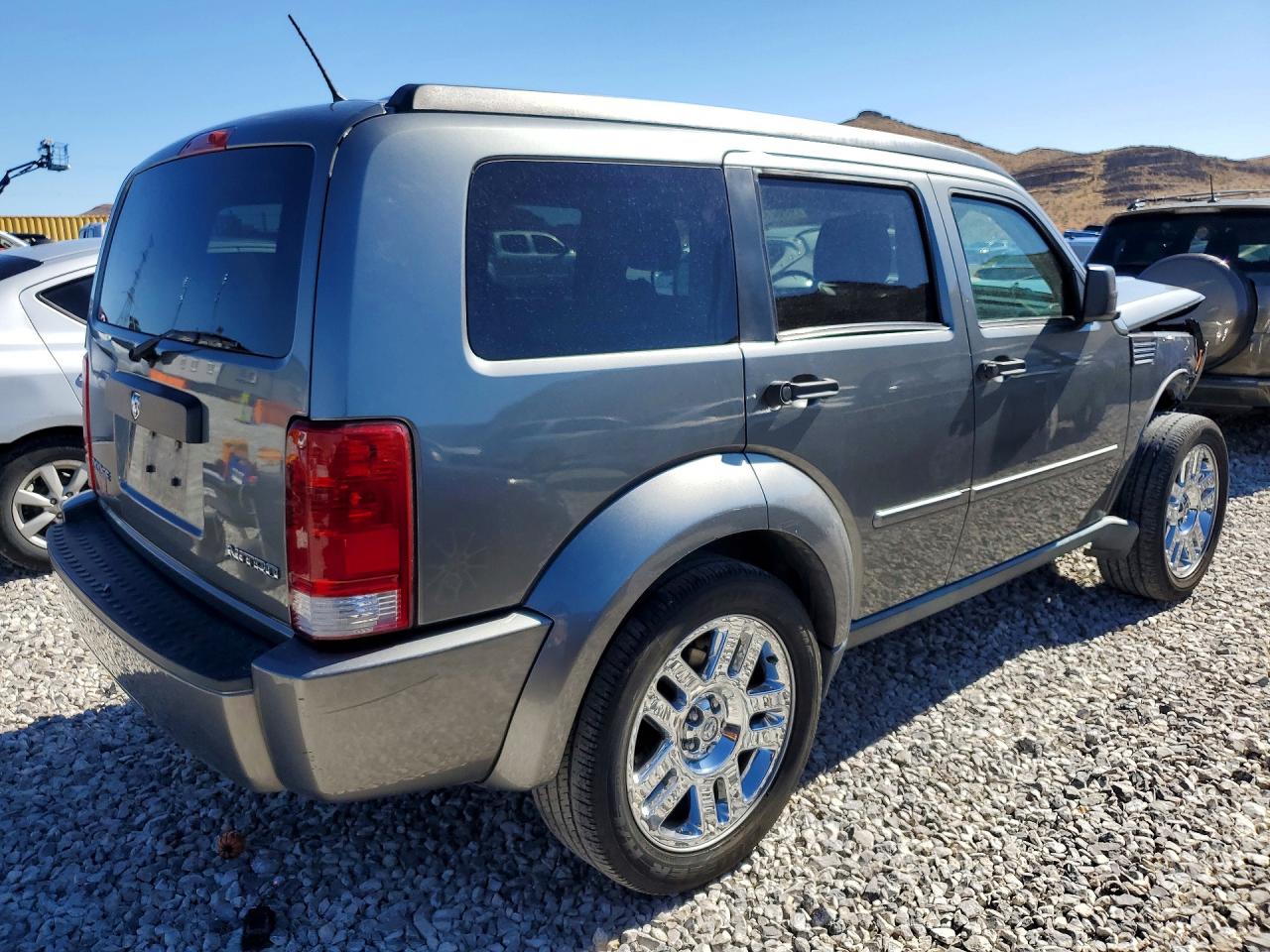 DODGE NITRO 2011 — 4