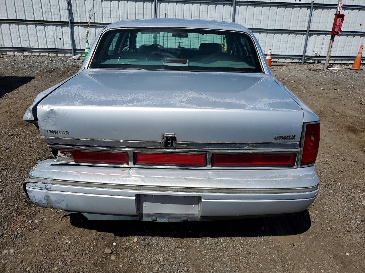 LINCOLN TOWN CAR 1995 — 7