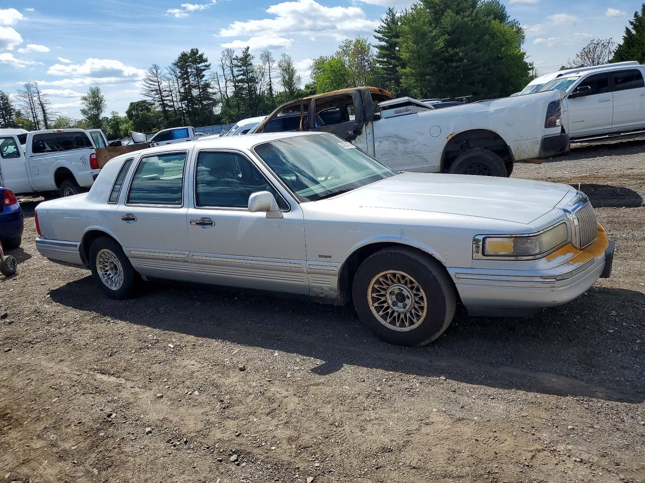 LINCOLN TOWN CAR 1995 — 5