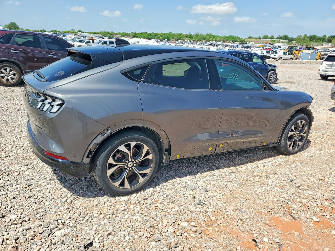 FORD MUSTANG MACH-E 2021 — 4