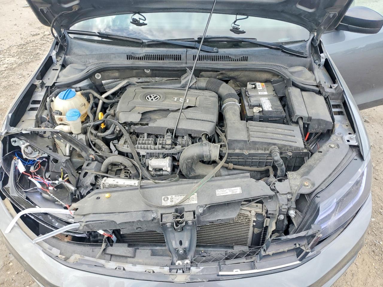 VOLKSWAGEN JETTA 2015 — 12