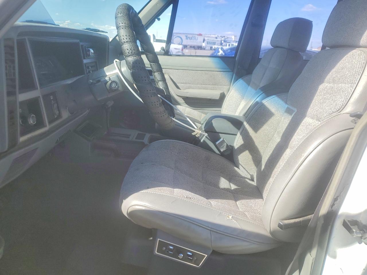JEEP CHEROKEE 1991 — 8