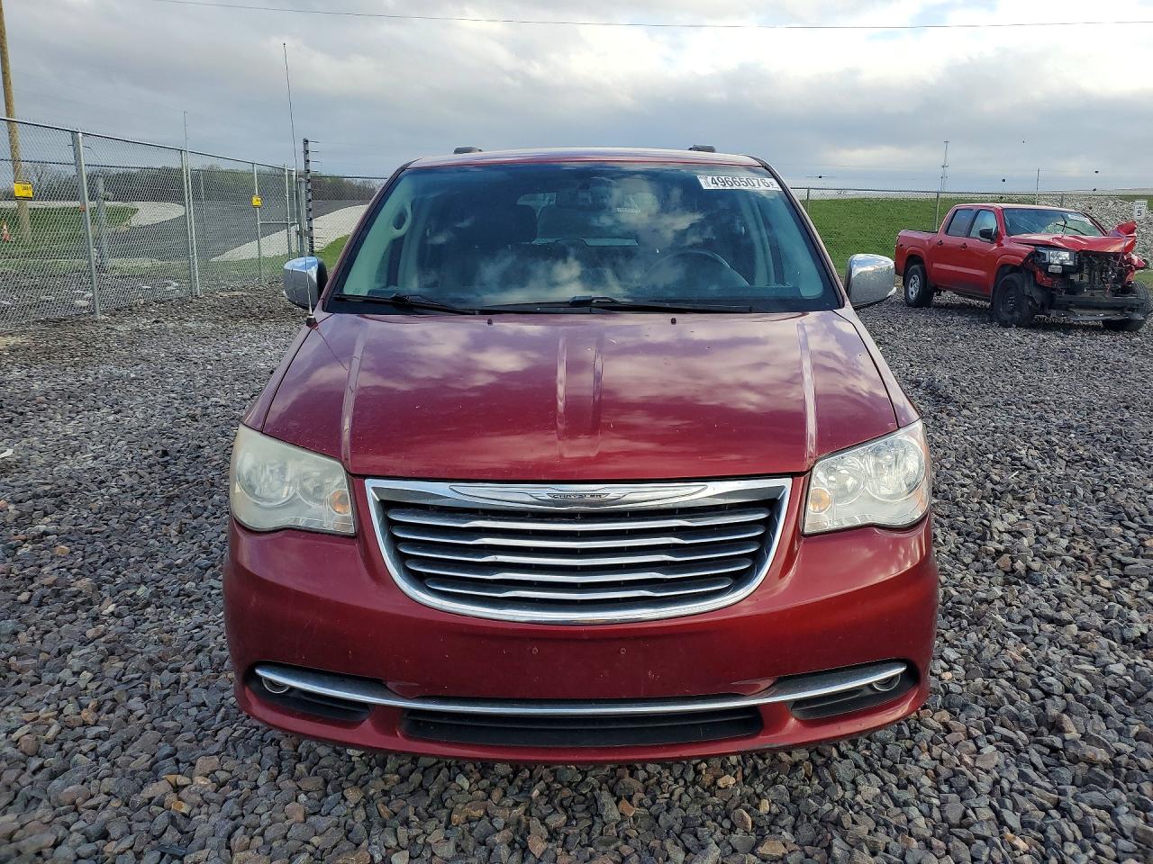 CHRYSLER TOWN & COUNTRY 2013 — 6