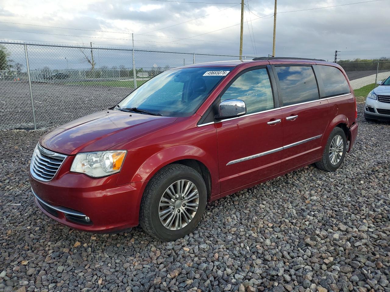 CHRYSLER TOWN & COUNTRY 2013 — 2