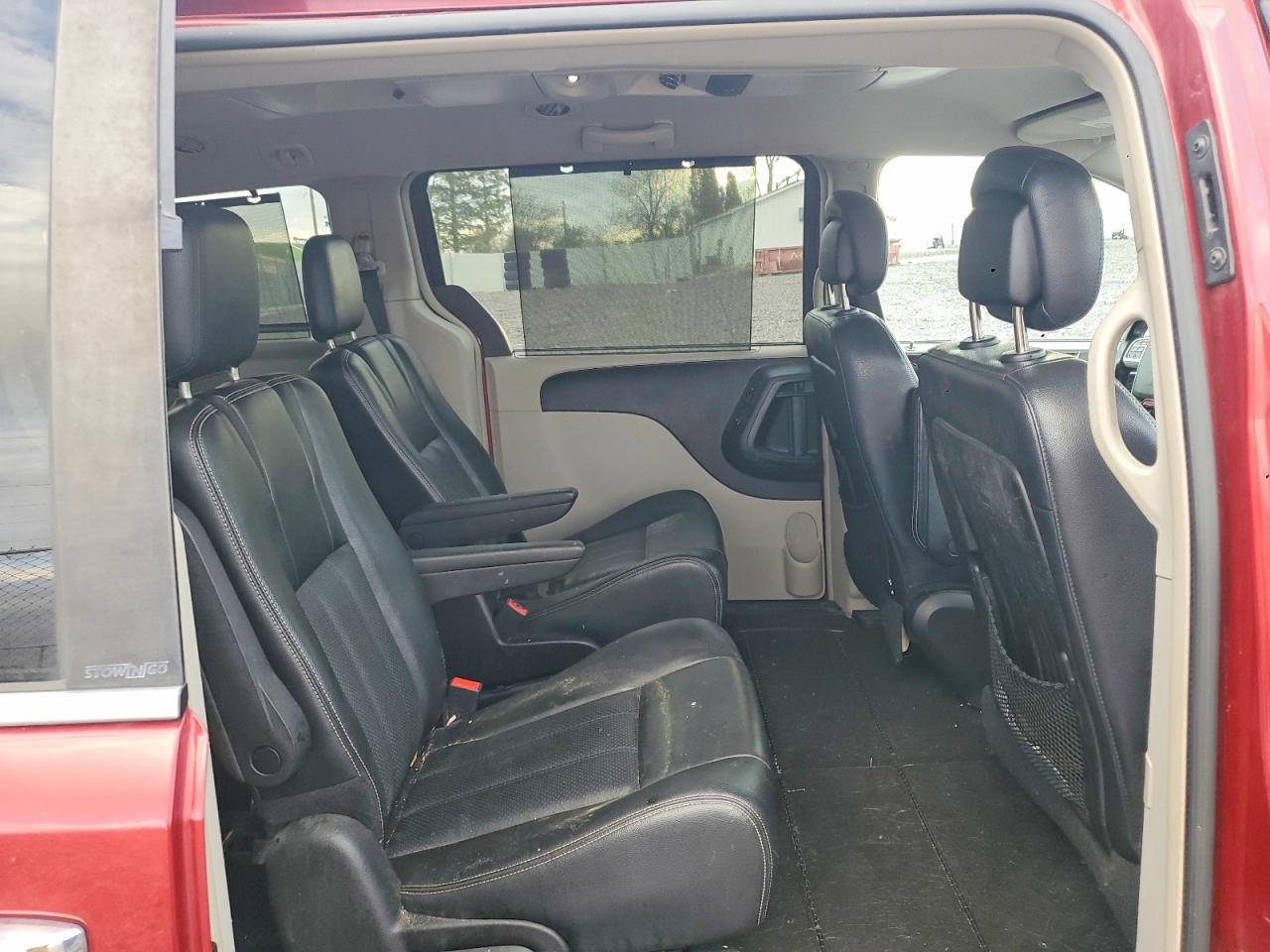 CHRYSLER TOWN & COUNTRY 2013 — 12