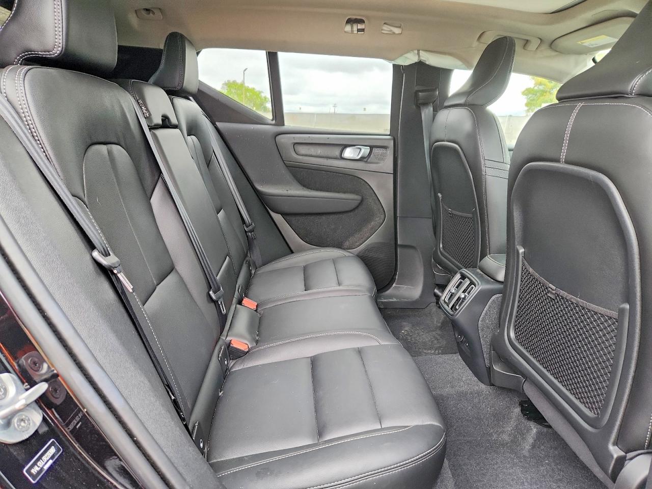 VOLVO XC40 2024 — 12