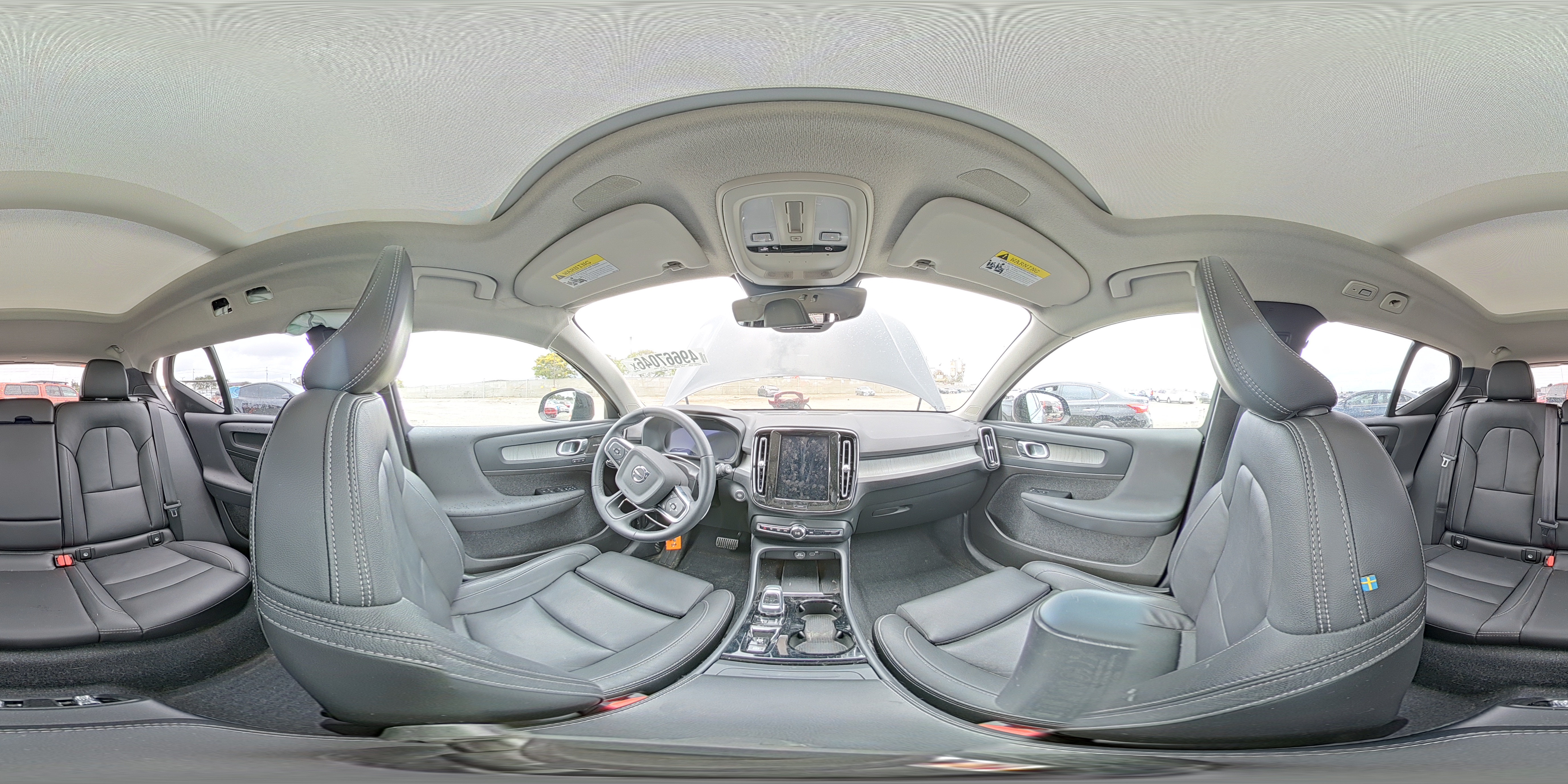 VOLVO XC40 2024 — 15