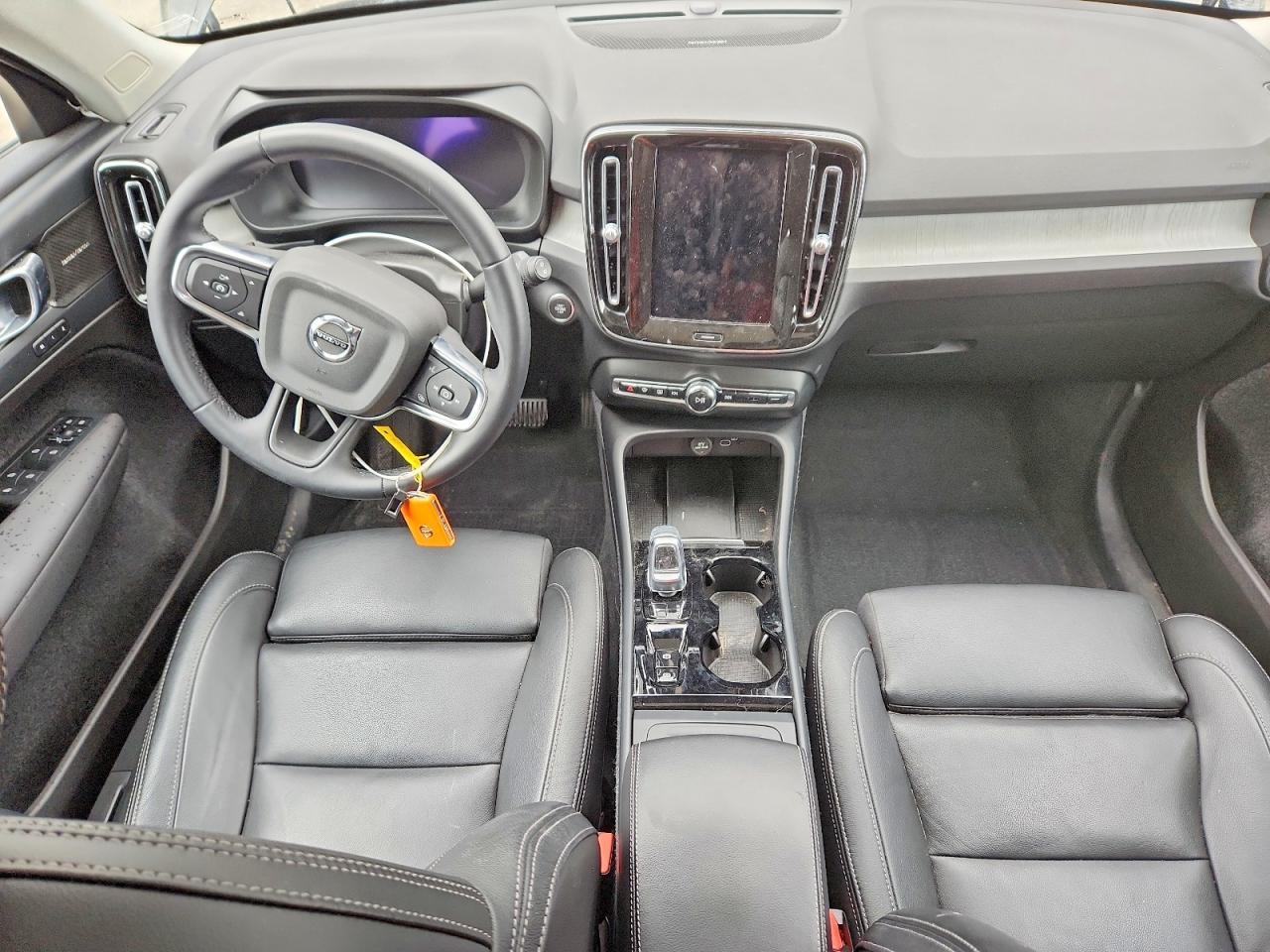 VOLVO XC40 2024 — 9