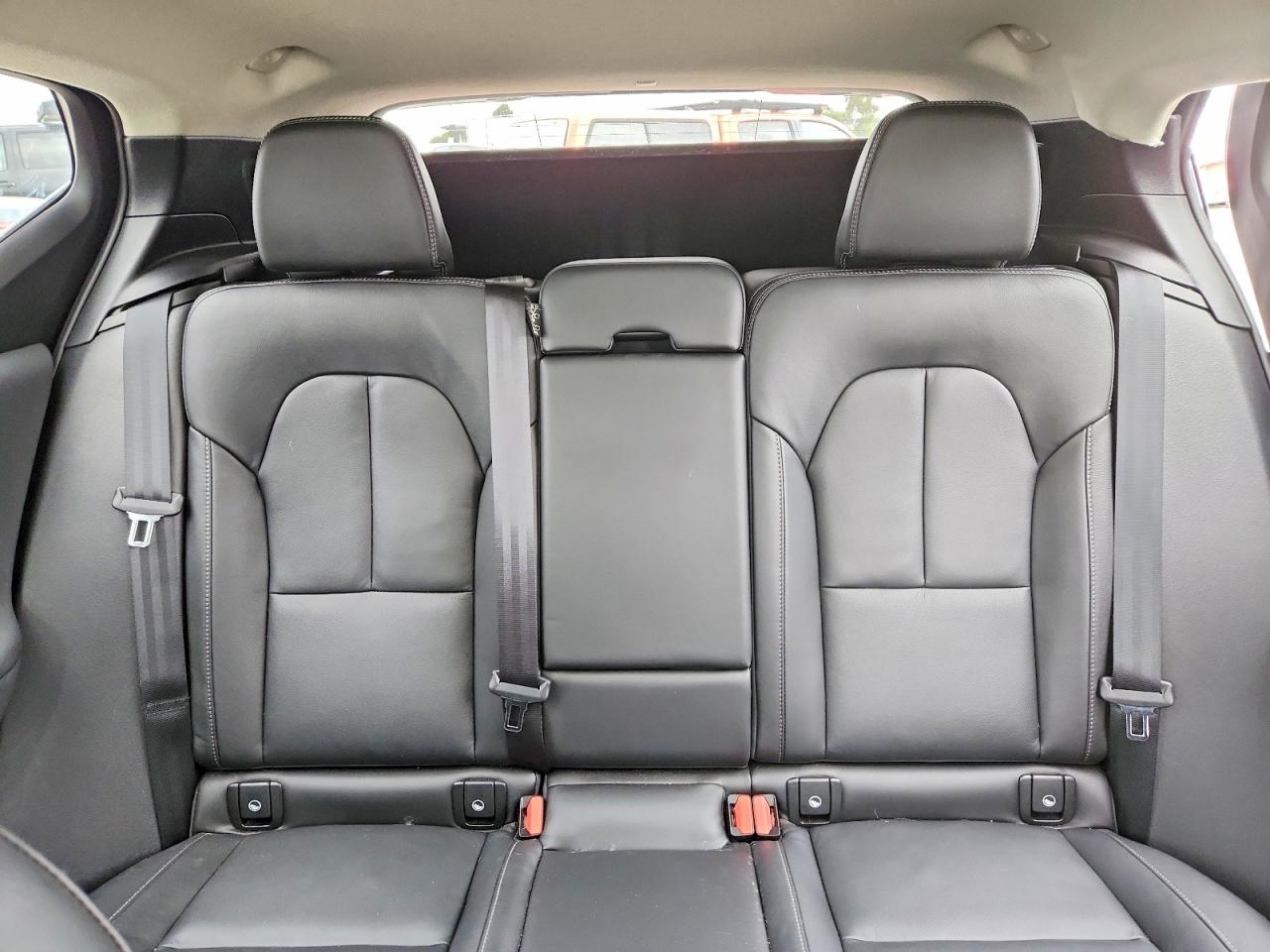VOLVO XC40 2024 — 11