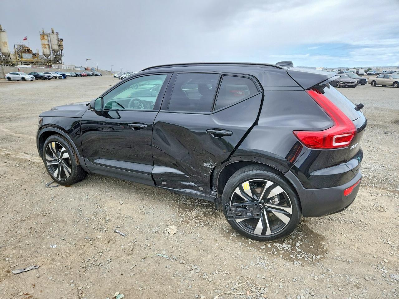 VOLVO XC40 2024 — 3