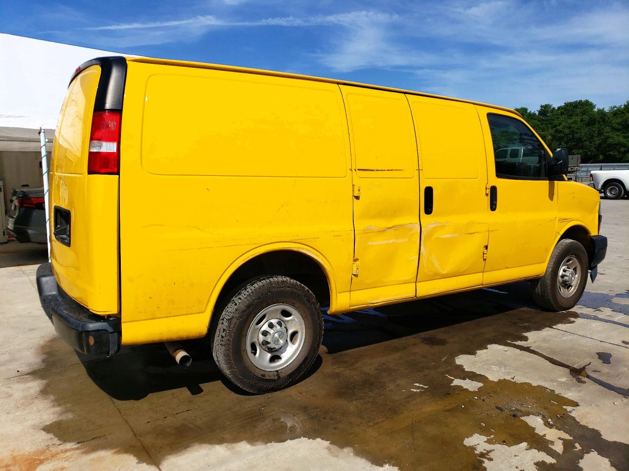 CHEVROLET EXPRESS G2500 2023 — 4