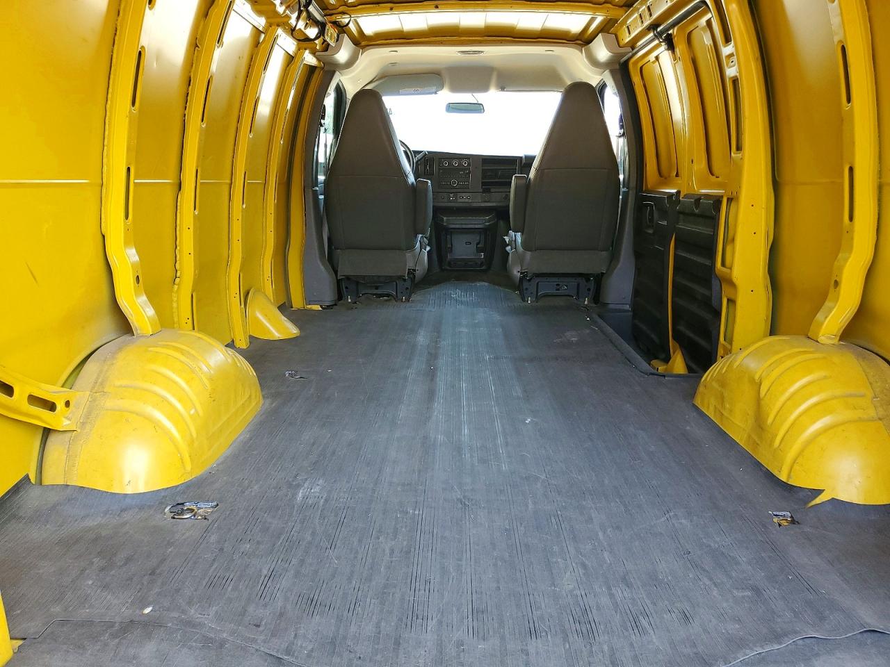 CHEVROLET EXPRESS G2500 2023 — 11