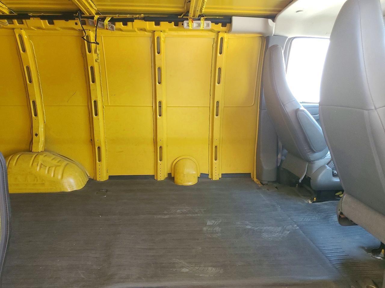 CHEVROLET EXPRESS G2500 2023 — 12