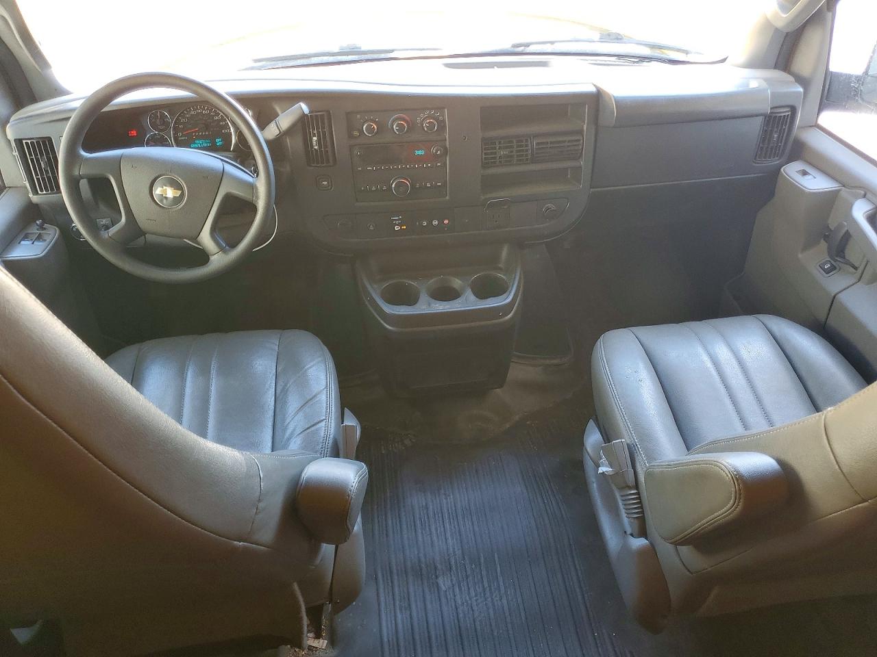 CHEVROLET EXPRESS G2500 2023 — 9