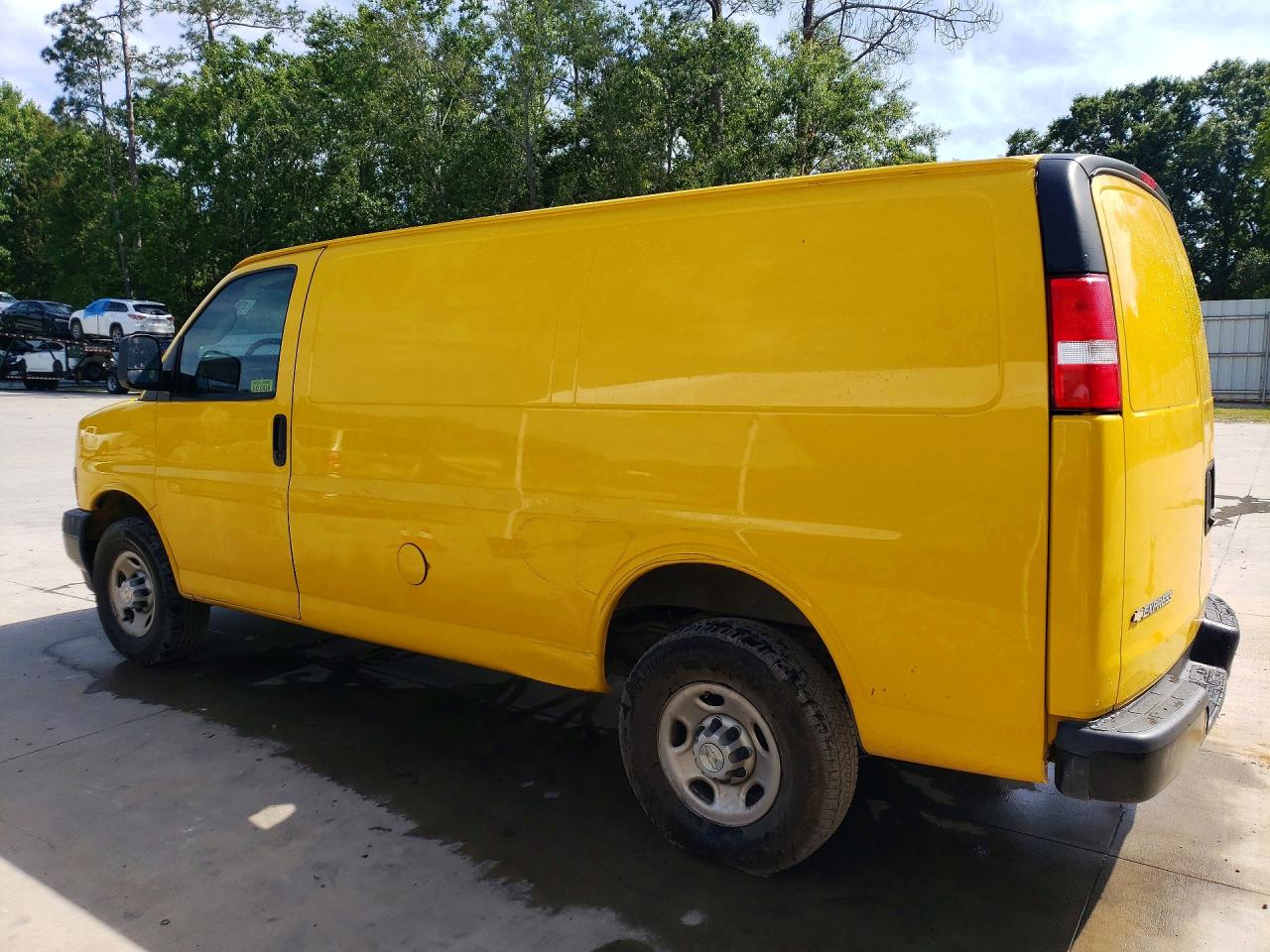 CHEVROLET EXPRESS G2500 2023 — 3