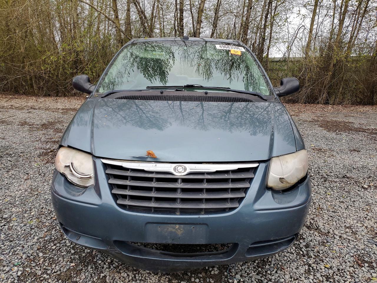 CHRYSLER TOWN & COUNTRY 2005 — 6