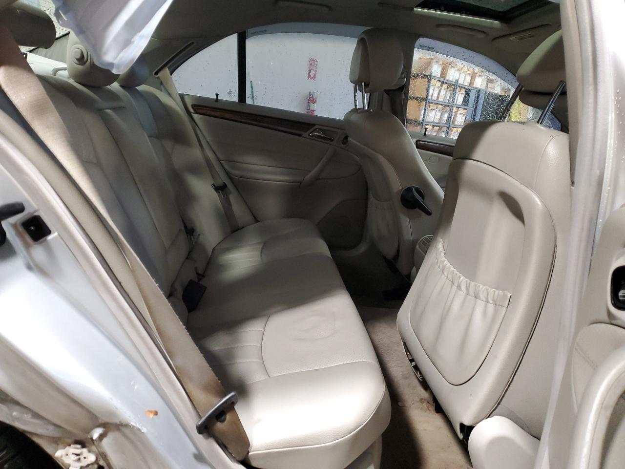 MERCEDES-BENZ C 2006 — 11