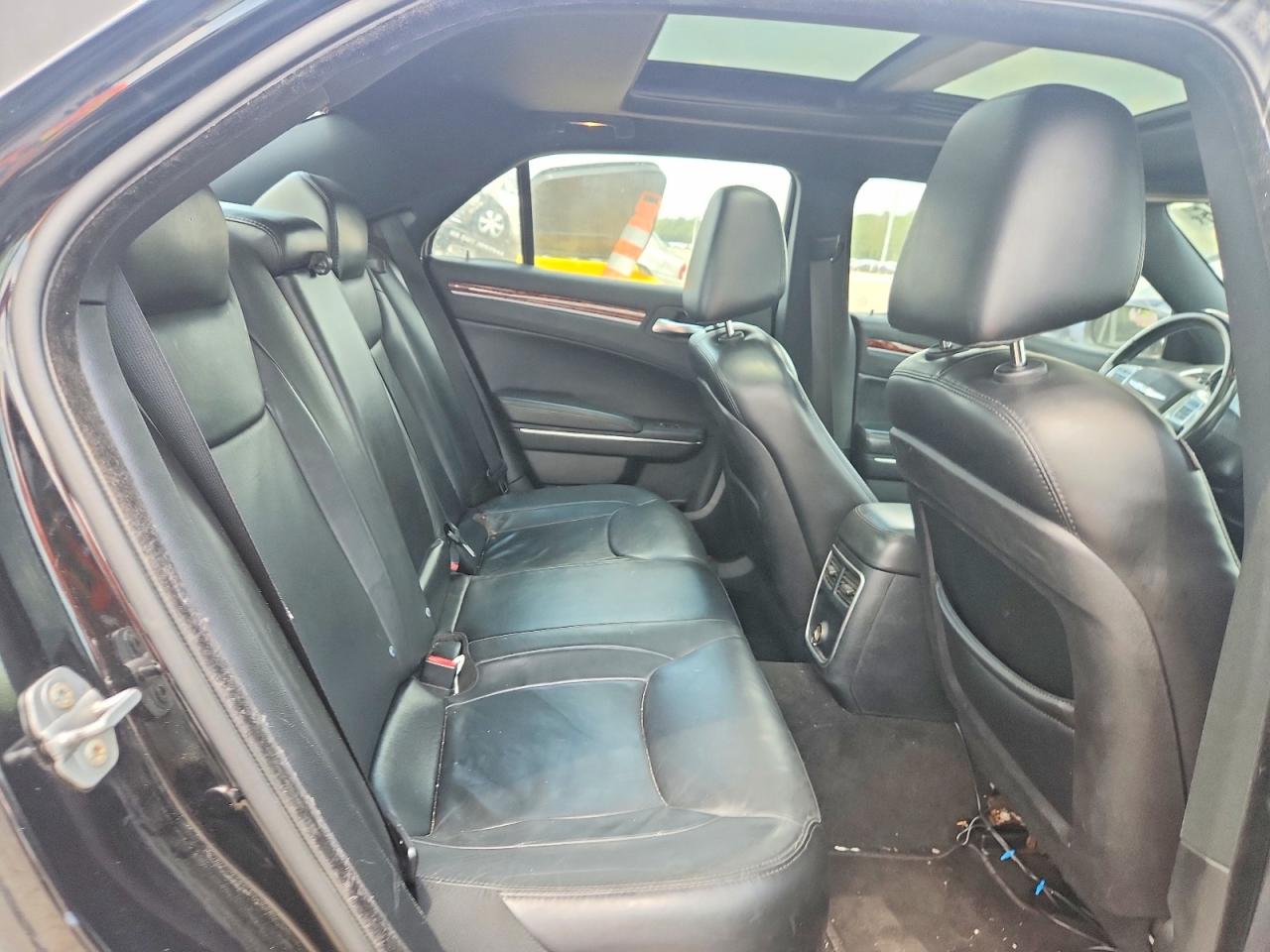 CHRYSLER 300 2014 — 11
