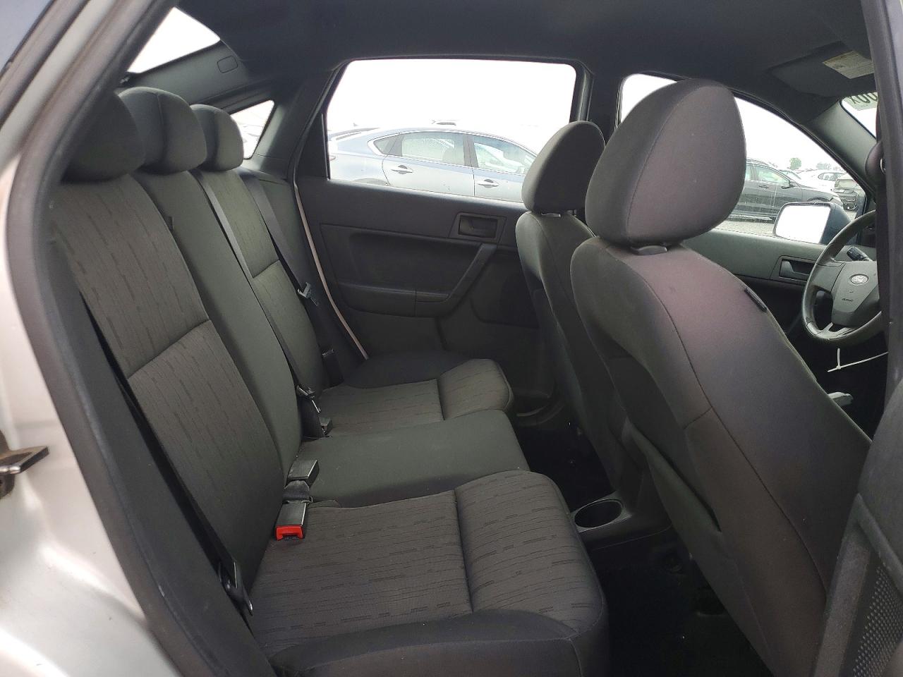 FORD FOCUS 2010 — 11