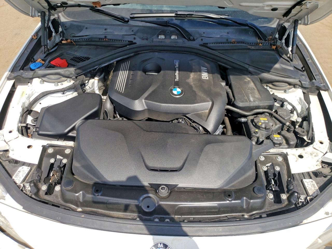 BMW 330 2018 — 12