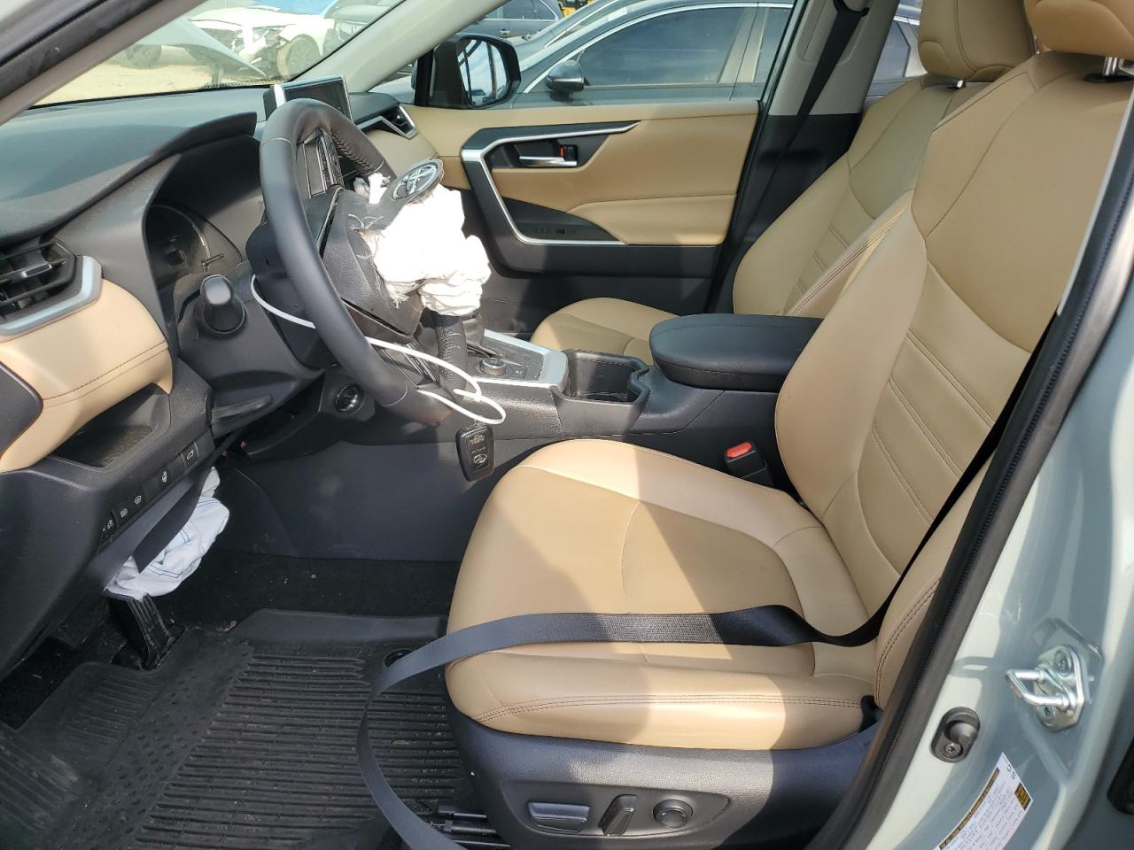 TOYOTA RAV4 2023 — 8