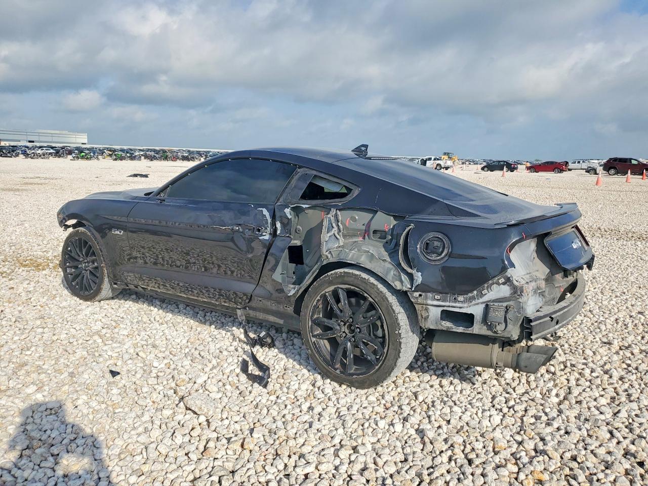 FORD MUSTANG 2023 — 3